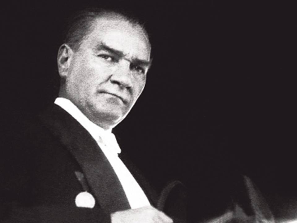 Ulu Önder Mustafa Kemal Atatürk'ü saygıyla anıyoruz