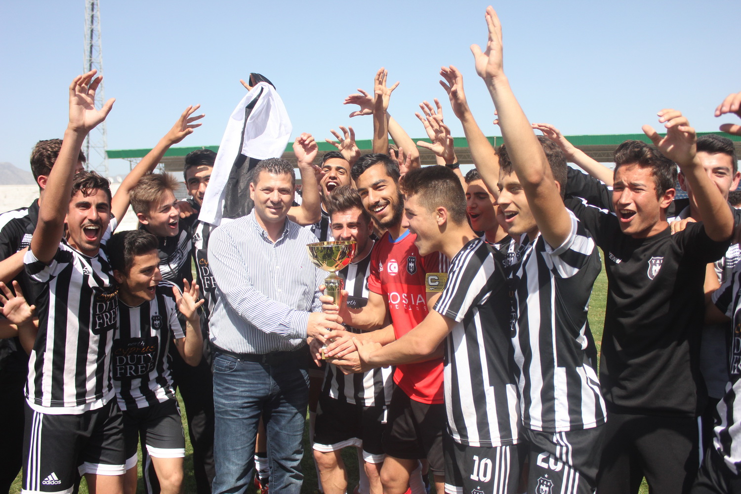 A2 Süper Lig şampiyonu Yenicami Ağdelen Kulübü