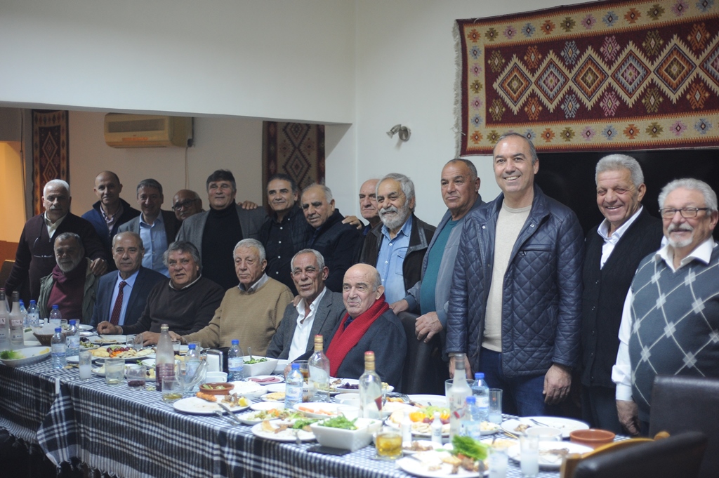 Sertoğlu 1975 Kıbrıs Karması futbolcularının onuruna yemek verdi
